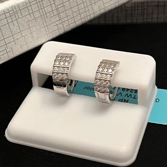 Moissanite 925 Sterling Silver Huggie Earrings 0.53 CTW VVSD (NWT) - Picture 5 of 10